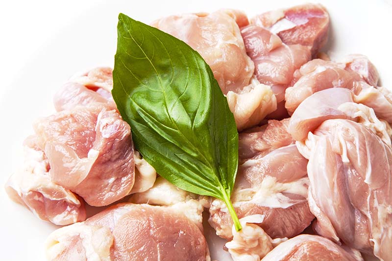 新鮮「朝挽きの若鶏」+ 8時間煮込んだ「鶏がら白湯スープ」= 絶品!鶏料理