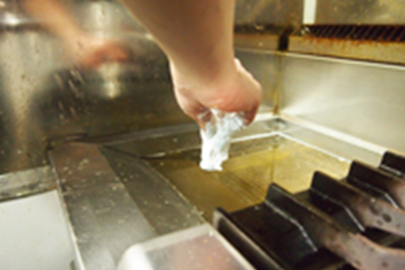 ③フライヤーで揚げる